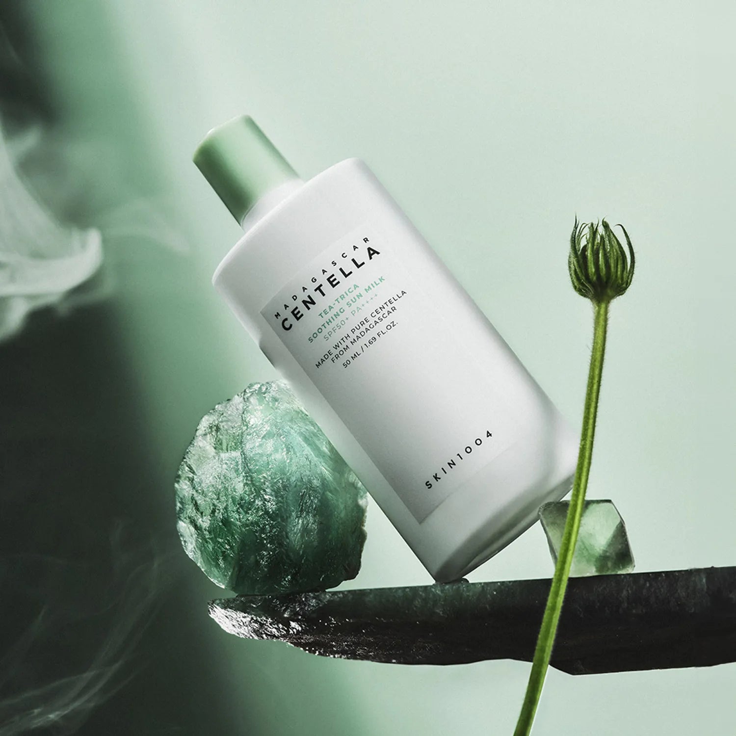 MadagascarCentellaTea-TricaSoothingSunMilk_1.jpg Madagaskar Centella Çayı-Trica Rahatlatıcı Güneş Sütü SPF 50+ PA++++ by SKIN1004 - Görsel 1